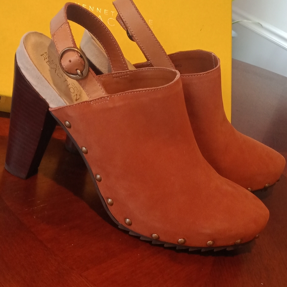 Kenneth Cole Brown Studded Lookaway Clogs Women’s - Picture 2 of 8